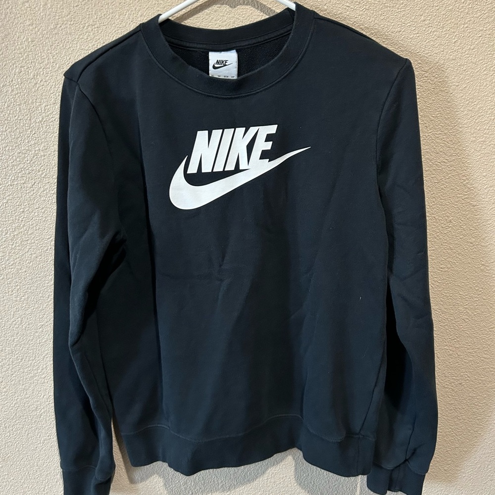 Women's Nike sweatshirtrt